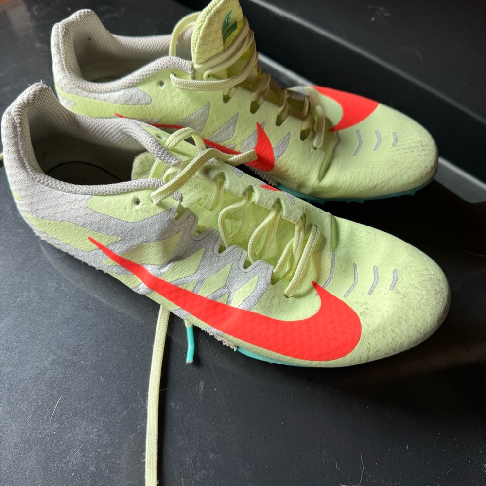 Nike track cleats size women’s size 6